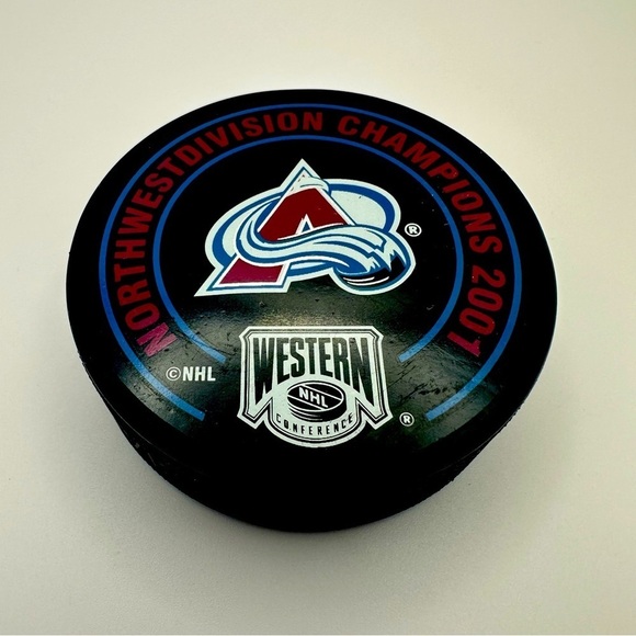 2001 NORTHWEST DIVISION CHAMPIONS WESTERN CONFERENCE OFFICIAL HOCKEY PUCK NHL - Picture 1 of 7